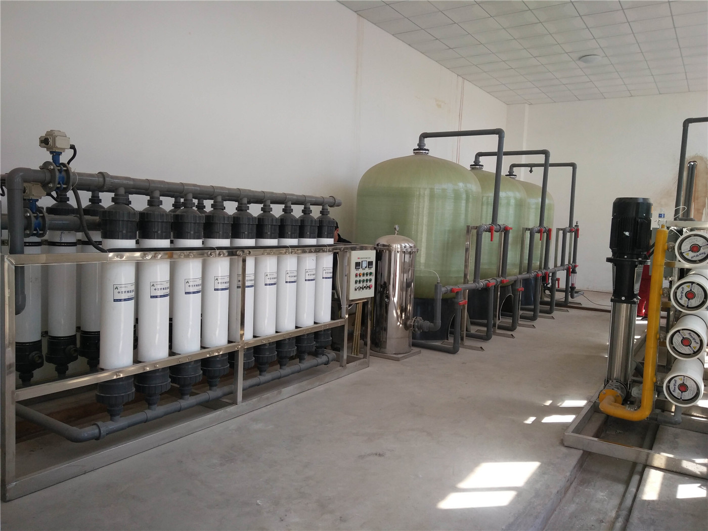 廊坊某金属制品厂，设备运行中